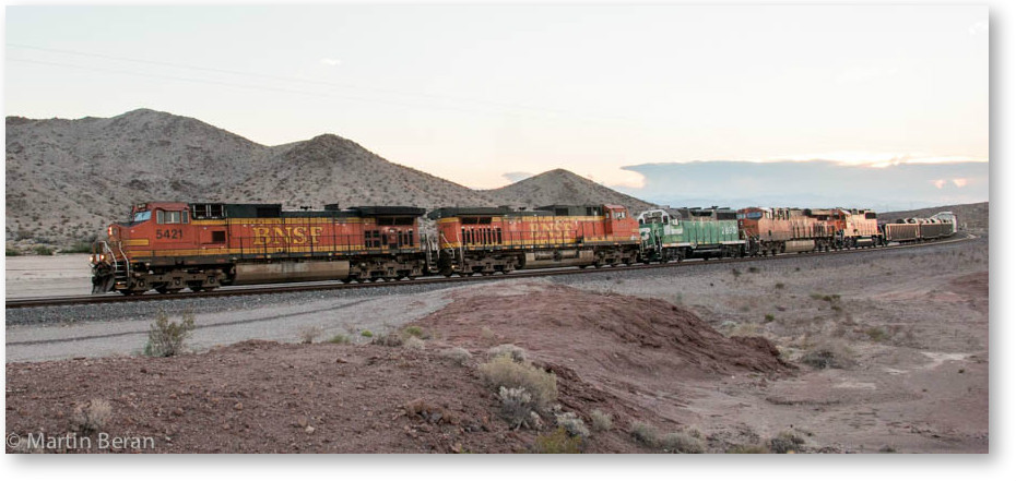 Colerful BNSF consist at Ibis